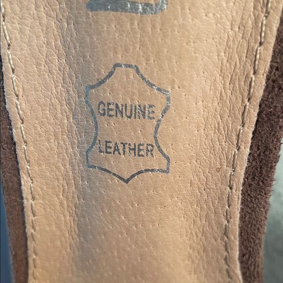 Mi. im Tan Suede Leather Stacked Heel Sandals. 7.5 - Picture 4 of 5